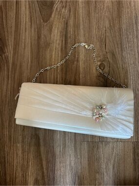 Elegant Ivory Feather & Pearl Evening Clutch